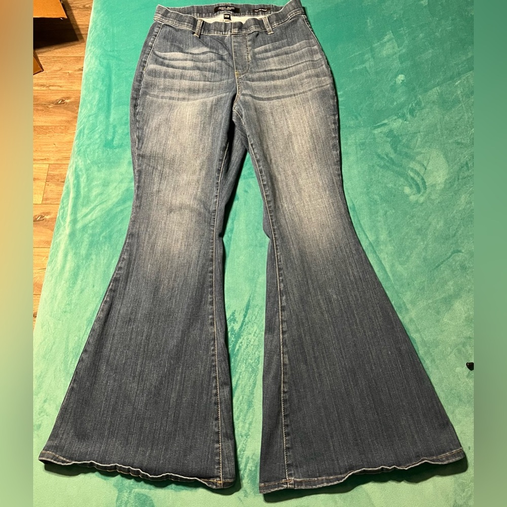 Judy Blue Pull-on Super Flares